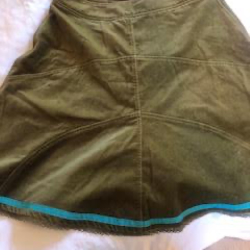 Oilily Green Velvet Skirt with Gorgeous Embroidery, Size 40 - Picture 2 of 4